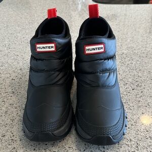 Hunter Black Insulated Boots with Red Pull Tabs